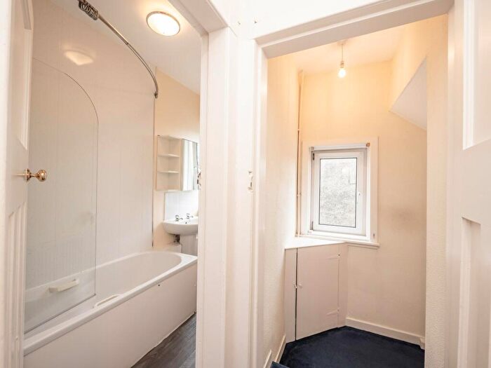 2 Bedroom Flat For Sale In Carrick Knowe Road, Edinburgh, EH12