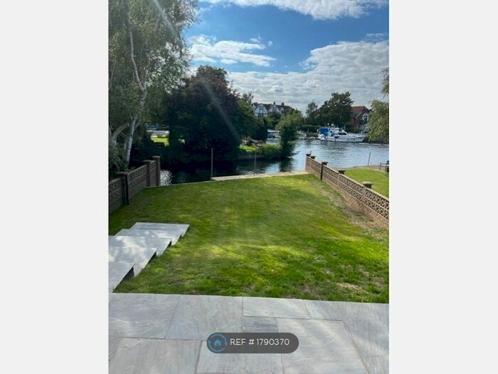 3 Bedroom Bungalow To Rent In Riverside, Staines, TW19