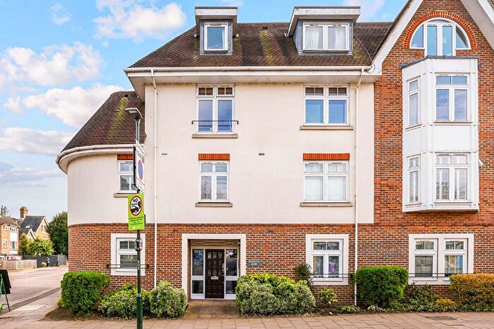 2 Bedroom Flat To Rent In Tower Road, Twickenham, TW1