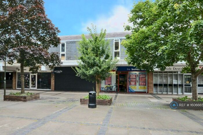 2 Bedroom Flat To Rent In Heather Ridge Arcade, Camberley, GU15