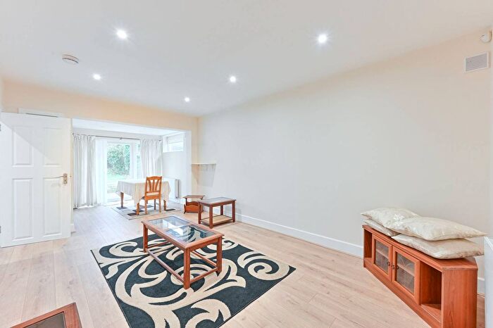 3 Bedroom Bungalow For Sale In Ingram Road, Upper Norwood, Thornton Heath, CR7