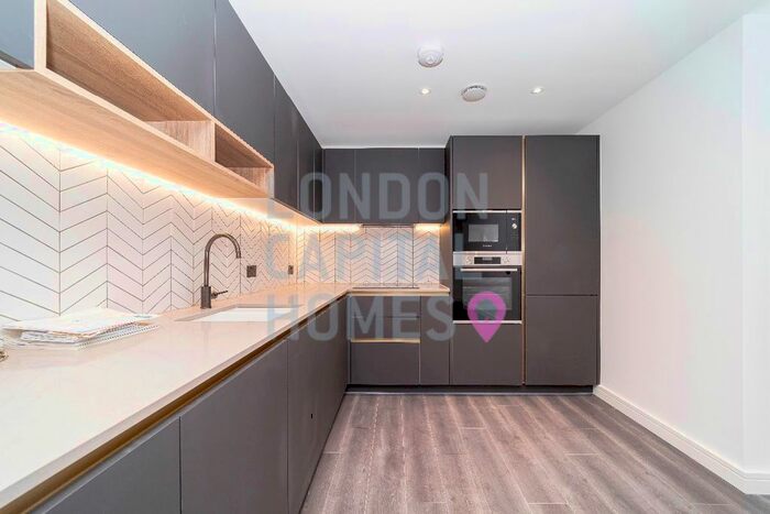 2 Bedroom Flat To Rent In Two-Bed Apartment, Rothesay Apartment&#Sovereign Court, Hammersmith, London, W6