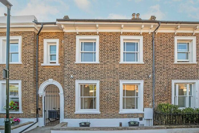 3 Bedroom Property To Rent In Marys Terrace, Twickenham, TW1