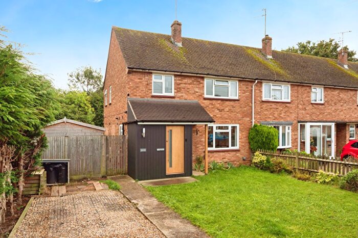 3 Bedroom Semi-Detached House For Sale In Springfield Road, Edenbridge, TN8