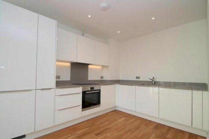 2 Bedroom Flat To Rent In 13 St. Marks Square, Bromley BR2