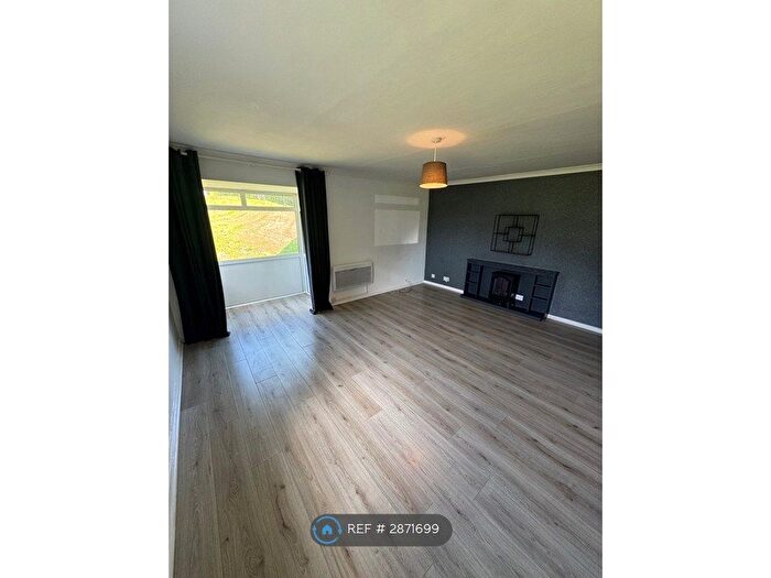 2 Bedroom Flat To Rent In Baildon, Bradford, BD17