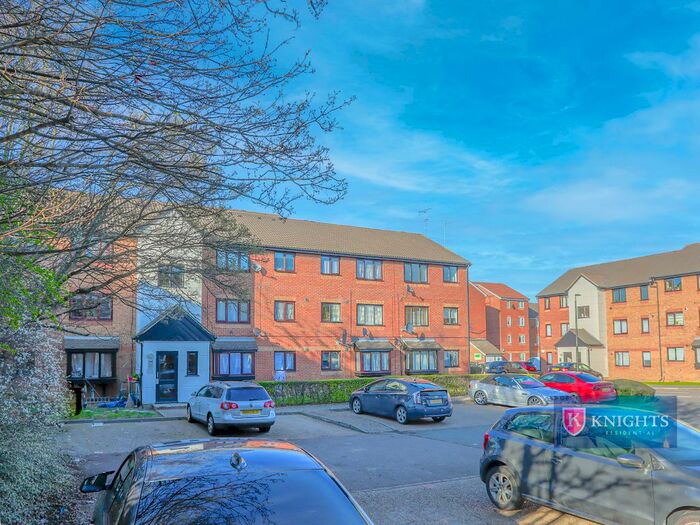 1 Bedroom Flat To Rent In Plowman Close, London, N18