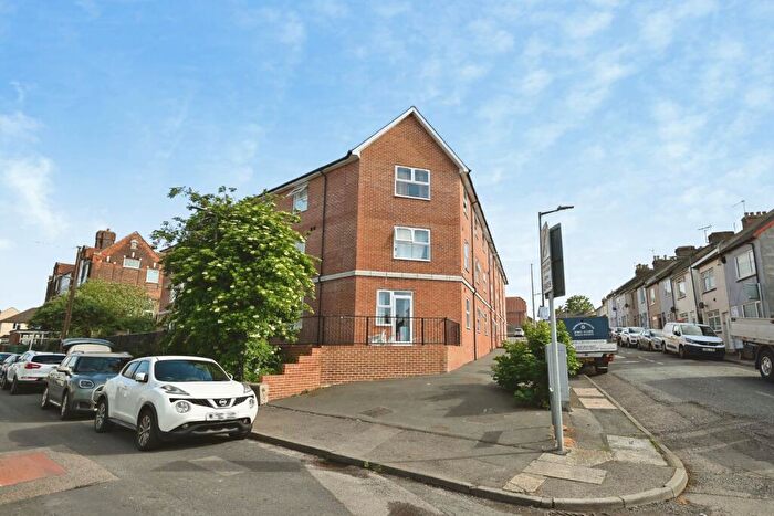 1 Bedroom Flat For Sale In Redvers Road, Chatham, Kent, ME4