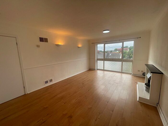 2 Bedroom Flat To Rent In Bosworth Road, Barnet, EN5