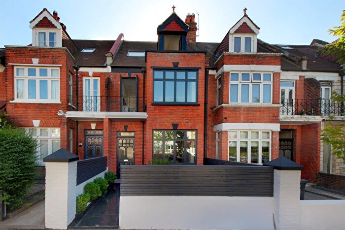 2 Bedroom Flat To Rent In Curzon Road, London, W5