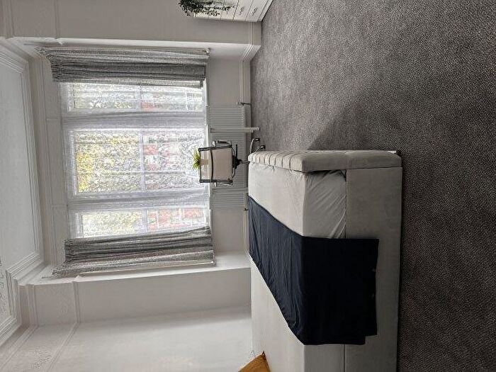 1 Bedroom Flat To Rent In Walm Lane, NW2