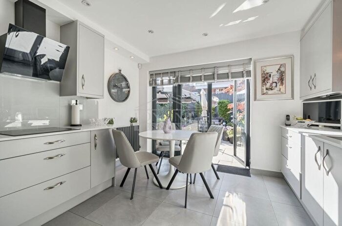 5 Bedroom Detached House For Sale In Weymouth Walk, Stanmore, HA7