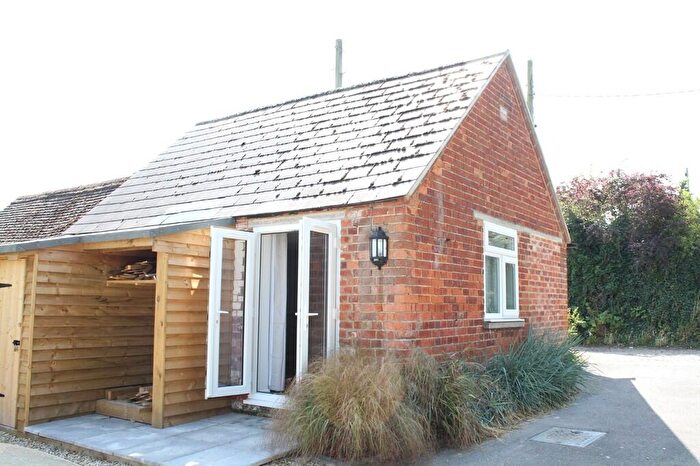 1 Bedroom Chalet To Rent In Church Street, Hungerford, RG17