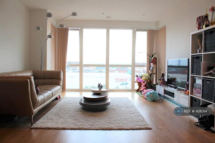 2 Bedroom Flat To Rent In Railway Terrace, Slough, SL2