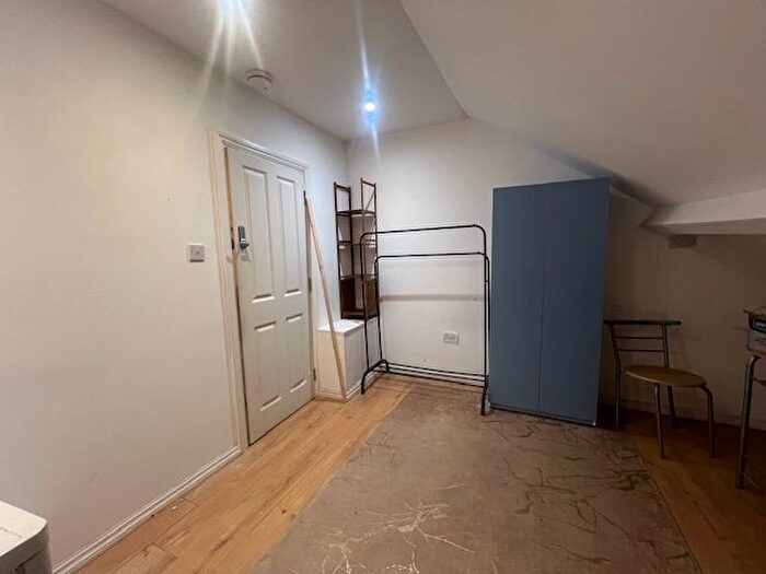 1 Bedroom Flat To Rent In Moree Way, London, N18