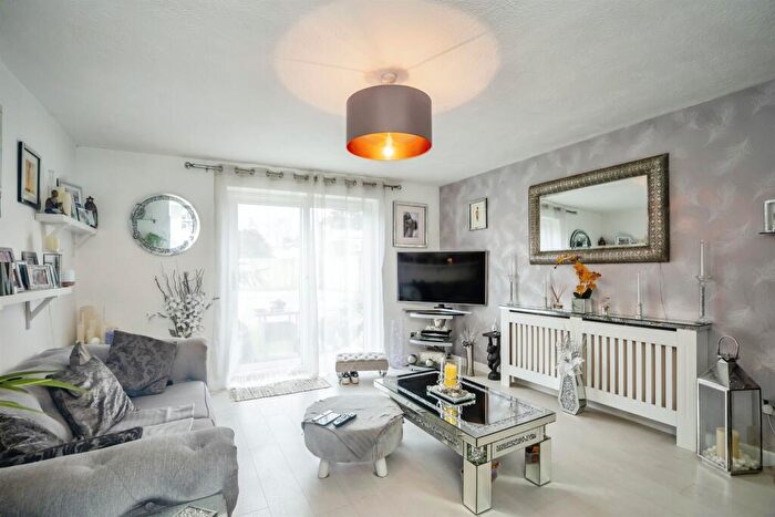 1 Bedroom Flat For Sale In Elmer Road, Bognor Regis, PO22