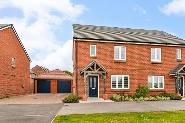 3 Bedroom House For Sale In Kingsmead Avenue, Chichester, PO19