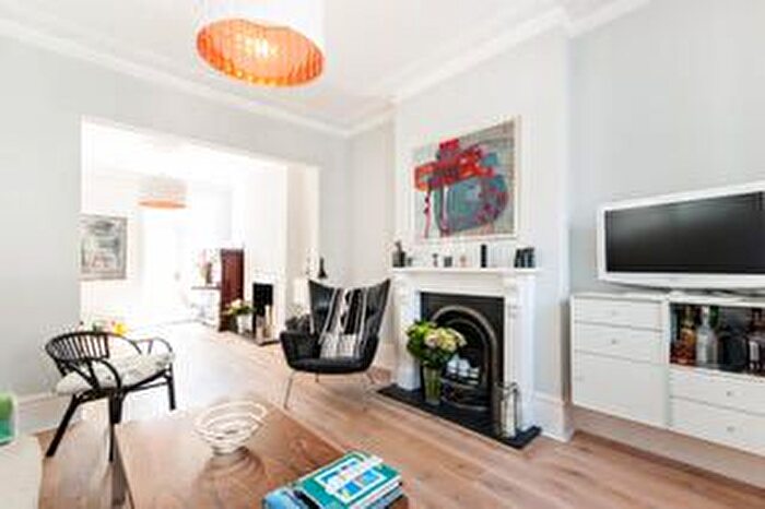 5 Bedroom Terraced House For Sale In Nemoure Road, Acton, London, London, W3