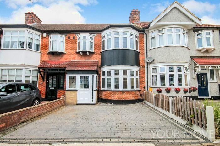 3 Bedroom Detached House To Rent In Glenwood Drive, Gidea Park, Romford, RM2