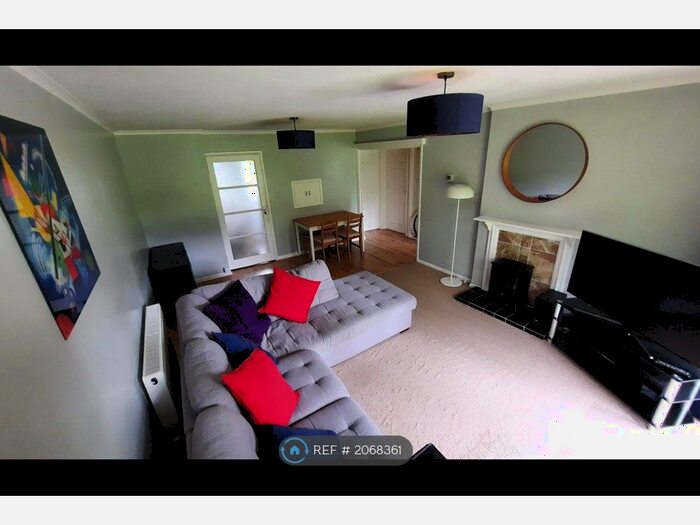 2 Bedroom Flat To Rent In Somers Road, Reigate, RH2