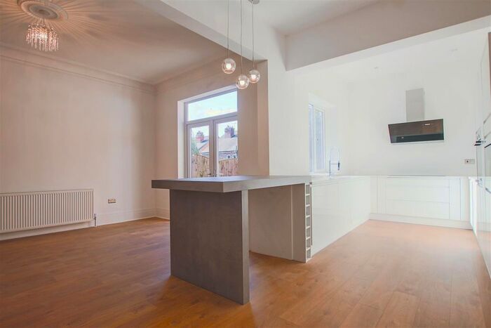 4 Bedroom Semi-Detached House To Rent In Claremont Road, Salford, M6