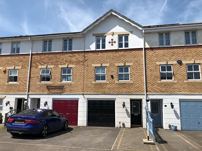 4 Bedroom Town House To Rent In Bancroft Chase, Hornchurch, RM12