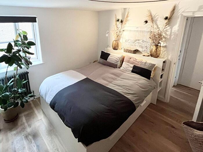 2 Bedroom Flat To Rent In Tidworth Road, Bow, London, E3