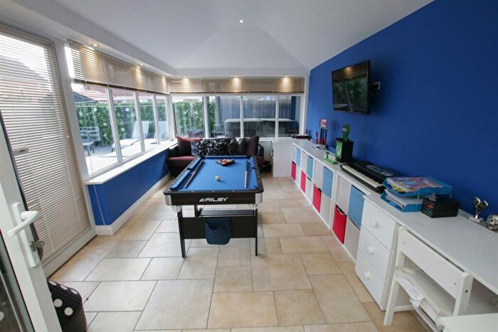 4 Bedroom Detached House For Sale In Walstow Crescent, Armthorpe, Doncaster, DN3