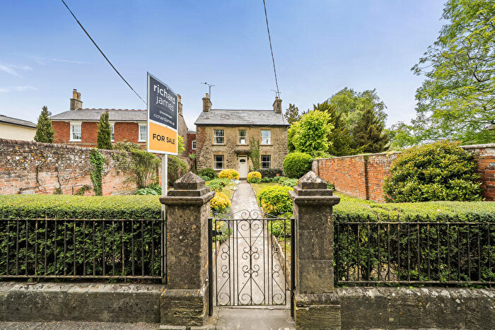 3 Bedroom Detached House For Sale In High Street, Purton, SN5