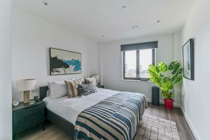 2 Bedroom Flat To Rent In No. College Road, Croydon, CR0