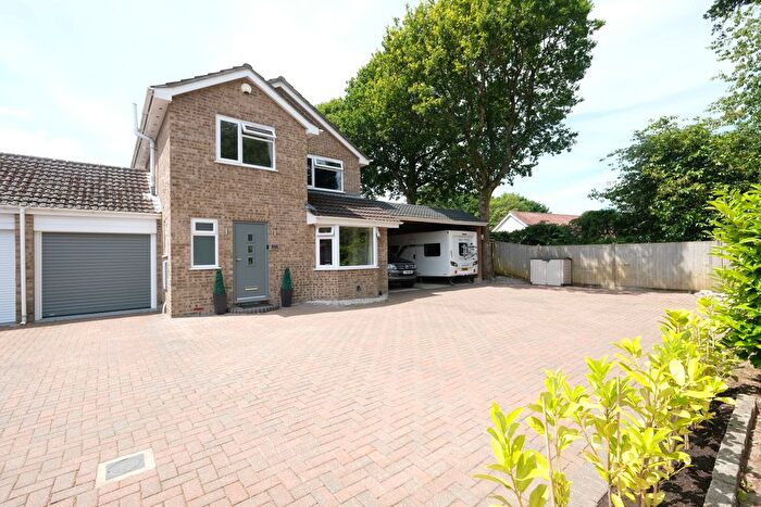 4 Bedroom Link Detached House For Sale In Kestrel Close, Marchwood, SO40