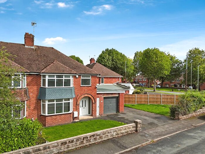 3 Bedroom Semi Detached House For Sale In Beechfield Grove, Bilston, Wolverhampton, WV14