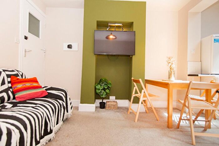 5 Bedroom Detached House To Rent In Charnwood Grove, West Bridgford, NG2