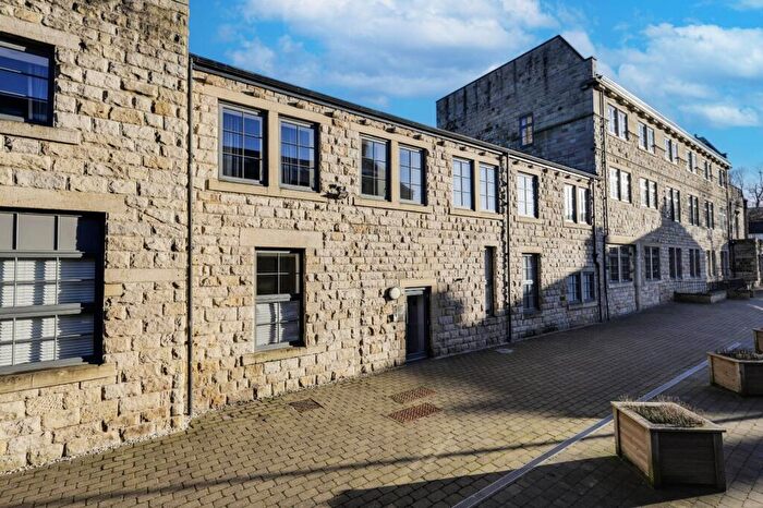 2 Bedroom Flat For Sale In Dyehouse Walk, Yeadon, Leeds, West Yorkshire, LS19