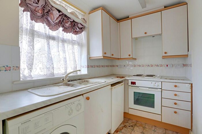 1 Bedroom Apartment For Sale In Hartington Close, Farnborough, Orpington, BR6