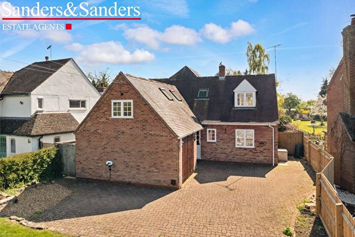 4 Bedroom Detached House For Sale In High Street, Broom, Alcester, B50