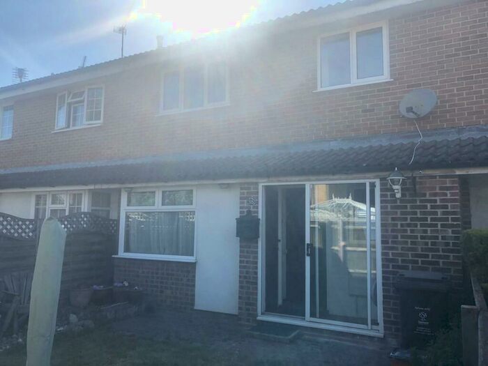 2 Bedroom House To Rent In Gifford Road, Swindon, SN3