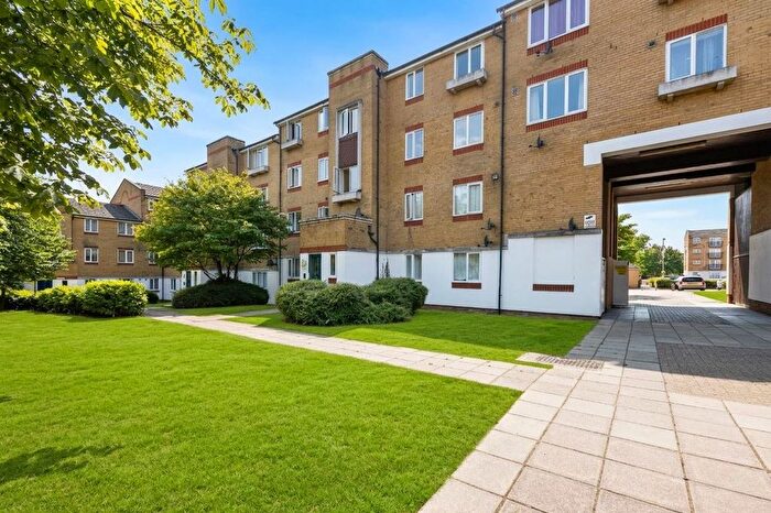 2 Bedroom Flat For Sale In Dadswood, Harlow, CM20