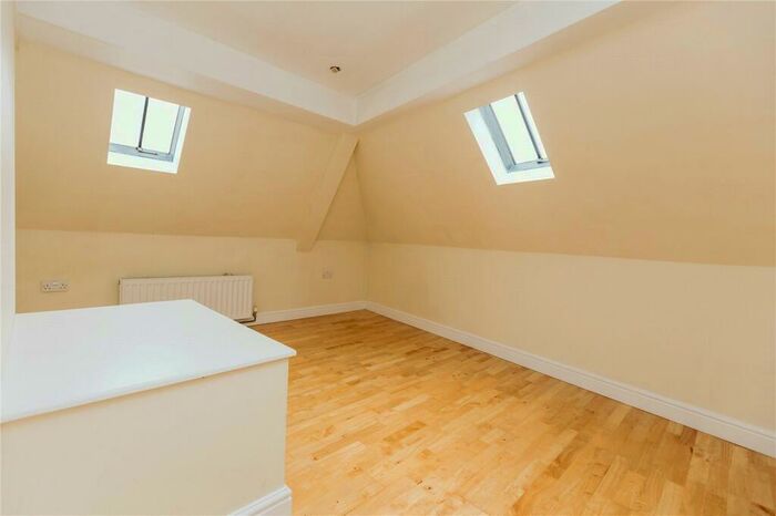2 Bedroom Apartment To Rent In Orchard Lane, Bristol, BS1