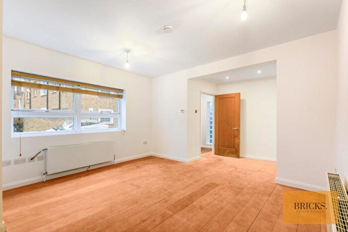 1 Bedroom Flat To Rent In Cliff Road, Camden, London, NW1