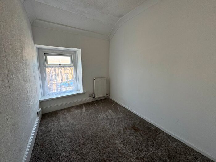 3 Bedroom End Of Terrace House To Rent In Neath Road, Neath, SA11