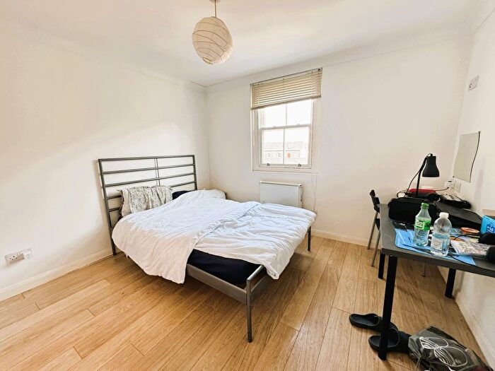2 Bedroom Flat To Rent In Brixton Road, London, SW9