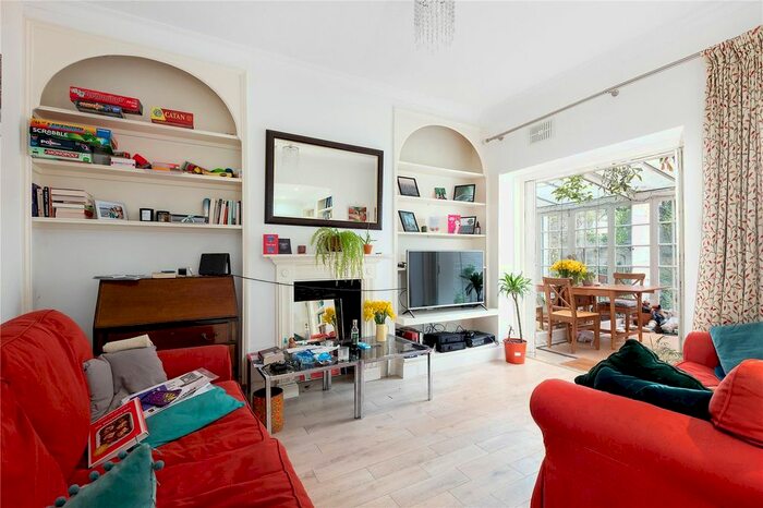 2 Bedroom Flat To Rent In Winchester Street, London, SW1V