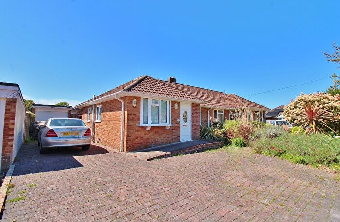 2 Bedroom Semi-detached Bungalow For Sale In Harold Road, Stubbington, PO14