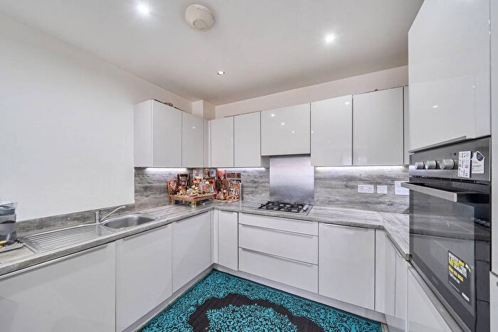 2 Bedroom Flat To Rent In Maven Court, Harrow On The Hill, Harrow, HA1