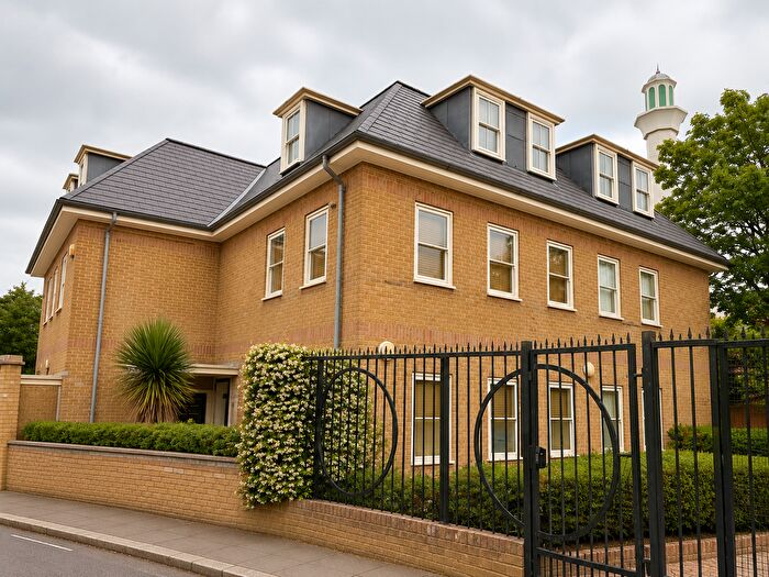 2 Bedroom Flat For Sale In London Road, Morden, SM4