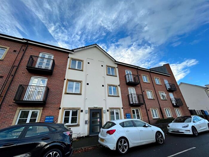 2 Bedroom Flat To Rent In Plainsfields Street, Manchester, M16