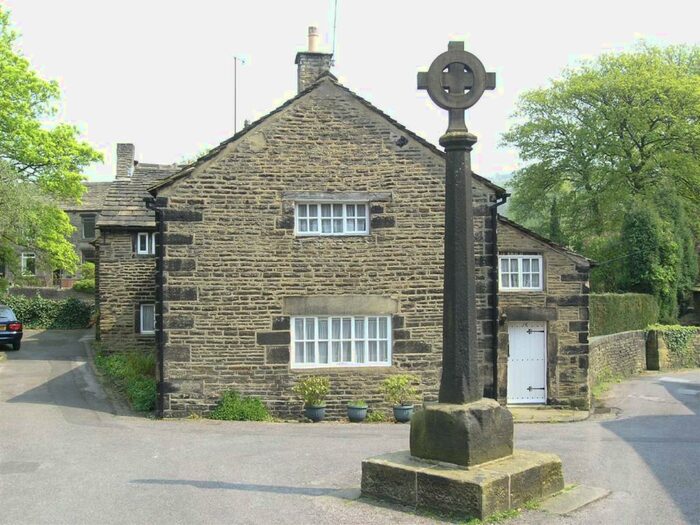 3 Bedroom Semi-Detached House To Rent In Church View, Old Cross, SK13