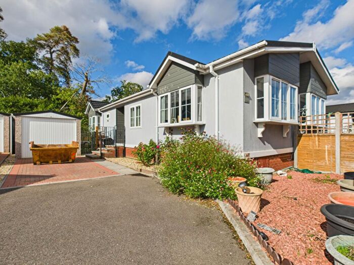 2 Bedroom Park Home For Sale In Loddon Court Farm Park Homes, Reading, RG7