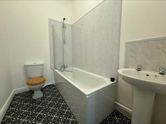 2 Bedroom Apartment To Rent In Alhambra Road, Southsea, PO4